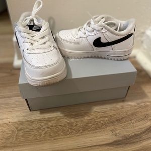 Nike White/Black Sneakers